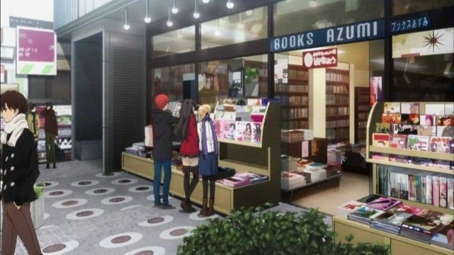 商店街のカフェ外観と内部
